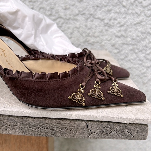 Alexandra Neel VTG Victorian Brown Ruffle Lace Up Adorned Kitten Heels Pump 5.5 - Picture 3 of 12